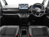◆視界広々で非常に運転しやすくロングドライブでも疲れを感じさせないすっきりとまとまったインパネ周りです。