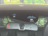 【シティブレーキアクティブシステム】低速走行中に前方の車両等を認識し、衝突しそうな時は警報とブレーキで衝突回避と被害軽減をアシスト。より安全にドライブをお楽しみいただけます。