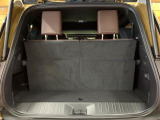 積み下ろしのしやすいデッキにはたっぷりと荷物を積み込んでいただけます。遊びから仕事まで、様々なシーンで頼れます♪