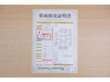 【車両検査証明書】店頭にてクルマの状態が一目で分かる検査証明書を公開中。トヨタ認定検査員が厳しく査定し、状態を点数と図解で表示しています。修復歴はもちろん、傷やヘコミの箇所や程度がご確認いただけます。