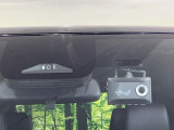 【トヨタセーフティセンス】走行中に前方の車両等を認識し、衝突しそうな時は警報とブレーキで衝突回避と被害軽減をアシスト。より安全にドライブをお楽しみいただけます。