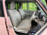 ドライバーによって運転しやすいポジションは異なり、あの車はどうなのか不安なこともありますよね。気になるお車は店頭で乗り込んでご確認いただけます♪