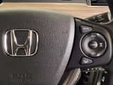 ハンドルにHondaセンシング系のクルーズコントロールやレーンキープアシストなどの操作スイッチが装備されています。ハンドルから手を離さず安全に操作できます。