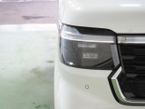 LEDヘッドライトは、点灯の瞬間から光量を発揮し、突然暗くなるトンネルなどでの安定感を高めます。