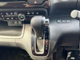 【 シフト 】スムーズなシフトチェンジで快適にお車を操縦していただけます!//