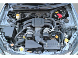 2.4L BOXER D-4Sエンジン(FA24) 高回転まで一気に吹け上がる滑らかな回転フィール、必要十分なパワーと中・低速域における高トルクを両立。
