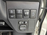 『アイドリングストップ』クルマが停車すると自動的にエンジンを停止し、無駄な燃料消費や排出ガスを抑えます。素早くエンジンを再始動させるなど、ドライバーの感覚とズレのない自然な制御を目指しています。