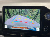 【バックカメラ】駐車時に後方がリアルタイム映像で確認できます。大型商業施設や立体駐車場での駐車時や、夜間のバック時に大活躍!運転スキルに関わらず、今や必須となった装備のひとつです!