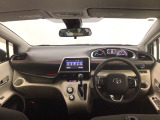 【前方視界】開放的な前方視界!運転がしやすく疲れにくいです♪窓が大きく、見通しがとっても良いおクルマですよ♪