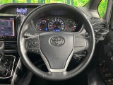 【純正革巻きステアリング】上質な革を使用することで、手にしっかり馴染みとても運転しやすいハンドルです♪