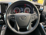 【純正革巻きステアリング】上質な革を使用することで、手にしっかり馴染みとても運転しやすいハンドルです♪