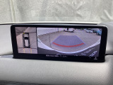 狭い場所での駐車やすれ違いなどでより的確な運転操作に役立つ360&deg;ビューモニターが装備されています。