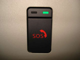 SOSコールは急病時やあおり運転被害などの危険を感じた時スイッチを押すと専門のオペレータに繋がって警察や消防への連携をサポートしてくれます。万が一の事故発生時にはエアバッグ展開と連動して自動通報します。