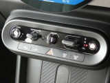エンジンスタート/ストップのトグルスイッチやエアコンのボタンなどは、センターパネルに集約されています!