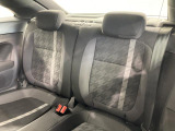 シートは適度な硬さによって長時間の運転でも疲れにくいと定評があります。国産車とは全く違った座り心地ですが、長年培われた欧州の椅子文化をご体感ください。