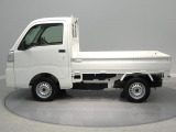 【乗り降りしやすい高さ】高すぎない車高でアクセスもスムーズ。頻繁に乗り降りする農作業や荷物の運搬など、移動の負担を軽くしてくれる扱いやすさが魅力です。