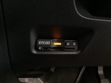 ハンドルの左下にETC2.0がついています。高速道路の料金所の通過も楽々です。カードの取り出しもしやすい場所についています。
