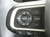 ステアリングスイッチ付き。オーディオの操作やハンズフリー通話も前方から目を離すことなく操作することが可能です。