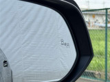 ★ブラインドスポットモニター★隣を走る車両をレーダーで検知、ドアミラー内のLED灯が点灯し車線変更のサポートをします!
