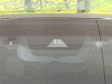 【トヨタセーフティセンス】走行中に前方の車両等を認識し、衝突しそうな時は警報とブレーキで衝突回避と被害軽減をアシスト。より安全にドライブをお楽しみいただけます。