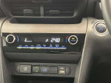 オートエアコンで車内も快適です。冬や雨の日の室内の結露防止等コンディションに加えて、冷え過ぎ、暖め過ぎに因る燃費を悪化を防ぎます