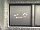 【パワーバックドア】スマートキーや運転席のボタンを押すだけでリアゲートが自動で開閉します!荷物を持っている時や、高い位置にあるバックドアを閉める際に便利な機能です♪