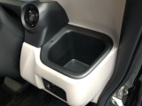 【ドリンクホルダー】こちらにドリンクホルダーがついています!