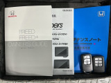 スマートキーは鍵をバッグに入れたままでもドアロックの開閉やエンジンのON・OFFができます。夜間や雨の日も鍵を探さなくて良いので便利です。