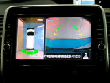 アラウンドモニター 白線や駐車車両をナビ及びルームミラーに表示 駐車している車両との位置関係も一目で分かって安心です