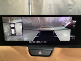 狭い場所での駐車やすれ違いなどでより的確な運転操作に役立つ360&deg;ビューモニターが装備されています。
