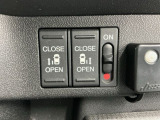 狭い所でも乗り降り楽々な両側電動スライドドアです!簡単にドアの開閉が出来る為女性やお年寄りにも優しく、荷物で手が塞がった時なども大変便利です!