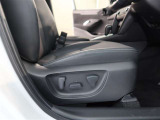 パワーシート搭載。微妙な調整が手軽にでき、ピッタリなポジションで運転することが可能です。