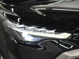 LEDヘッドランプには「オートマチックハイビームシステム」を搭載。夜間走行時にハイビームで走行可能と判断した場合、ロービームとハイビームを自動的に切り替え、前方視界確保をアシストします。