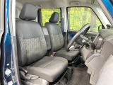 運転席シート廻りは使用感も少なく、良好な状態となっています。前オーナー様が丁寧に使っていたことがよくわかりますね。