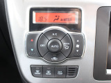 オートエアコンなので設定した温度で車内の温度を保ってくれます♪