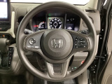 ハンドルにHondaセンシング系のクルーズコントロールやレーンキープアシストなどのスイッチと、オーディオの操作スイッチが装備されています。ハンドルから手を離さず安全に操作できます。