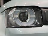 LEDヘッドライトは、点灯の瞬間から最大光量を発揮し、突然暗くなるトンネルなどでの安定感を高めます。