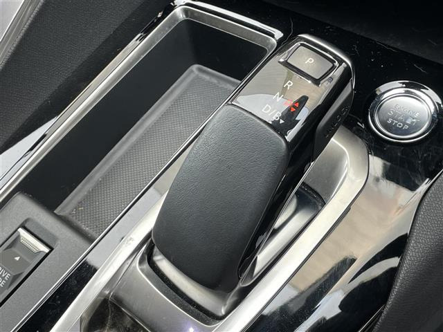 プジョー 3008 GT ハイブリッド4 4WD 4WD サンルーフ の中古車詳細