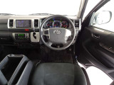 視界良好、操作しやすい運転席です。