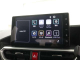 こちらのディスプレーオーディオには、AM/FMラジオ/TVなどもついています。音楽などを楽しみながら運転をお楽しみください。