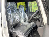 運転席シート廻りは使用感も少なく、良好な状態となっています。前オーナー様が丁寧に使っていたことがよくわかりますね。