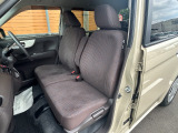 前席の画像です。是非運転席に座っていただき視界等をご確認ください。