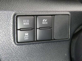 ネッツトヨタ静浜は&rdquo;キレイ&rdquo;にこだわっています。特設サービス工場で、新しく生まれ変わった車!内装・外装の徹底的な掃除、シートを外してニオイの元まで消臭・除菌、見えにくいエンジンルーム内もキレイ!