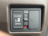 片側電動スライドドアです。リモコンや運転席スイッチ、ドアハンドルの操作で自動開閉。お子さまを抱きかかえている時や荷物の多い時などに便利です。