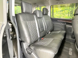 後部座席も気になるようなキズ・汚れやへたり等、大きなダメージはなく、良好な状態です。