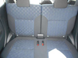 後部座席も広々です!目立った汚れや傷もなく綺麗です!納車の際にはルームクリーニングを実施しております!