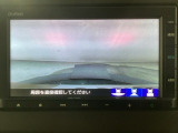 【バックカメラ】運転が苦手な方も車庫入れラクラクです!ギアをリバースに入れれば自動的に切り換わりますので、面倒な操作は不要です♪狭い駐車場もお車を傷つけず安心ですね!