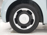 ◆純正ホイール装着車◆シンプルなデザインのホイールキャップ付きです。
