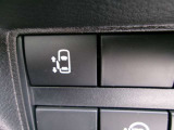 左側オートスライドドアです。運転席からでもスイッチひとつで開閉できるので、便利ですよ
