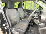 運転席シート廻りは使用感も少なく、良好な状態となっています。前オーナー様が丁寧に使っていたことがよくわかりますね。